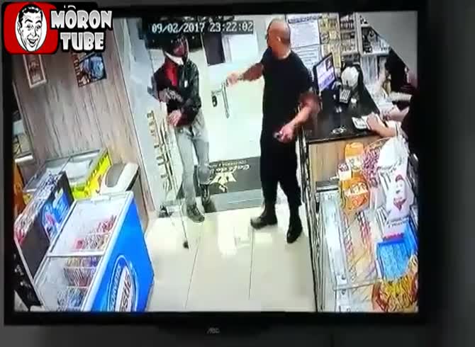 Video :In a business, a cowardly security guy is killed